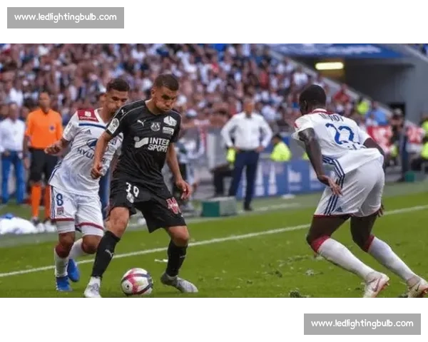 公牛对阵魔术焦点之战攻防博弈看点全解析赛季后程关键较量胜负走向