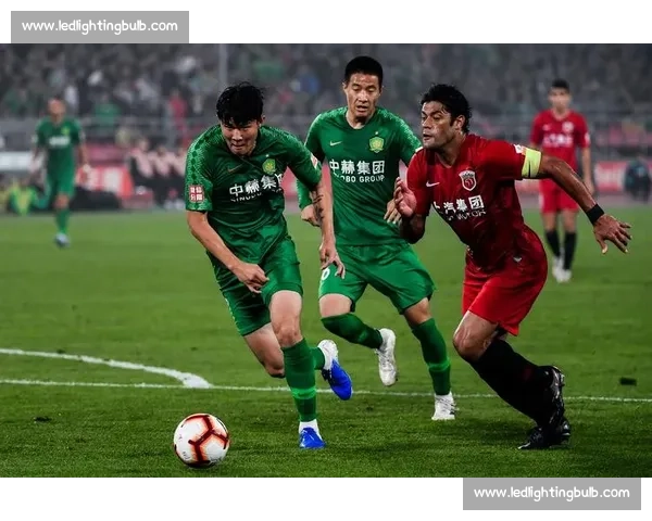 亚冠焦点战北京中赫国安迎战东京球队争夺出线关键一役生死对决